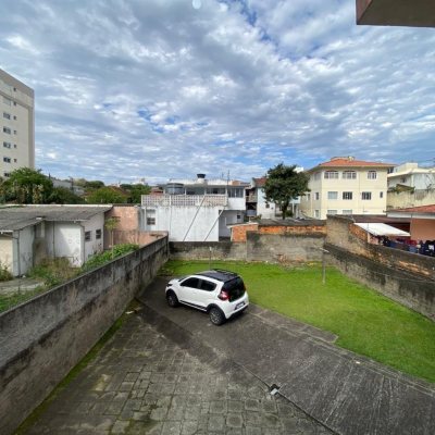 Casa Residencial com 110m², 3 quartos, 1 suíte, 4 garagens, no bairro Capoeiras em Florianópolis