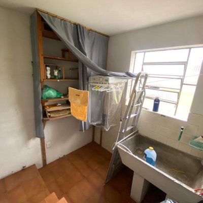 Casa Residencial com 110m², 3 quartos, 1 suíte, 4 garagens, no bairro Capoeiras em Florianópolis