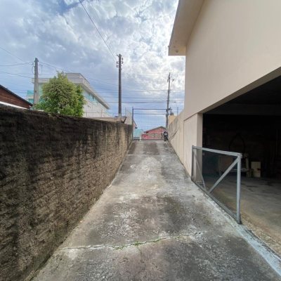 Casa Residencial com 110m², 3 quartos, 1 suíte, 4 garagens, no bairro Capoeiras em Florianópolis