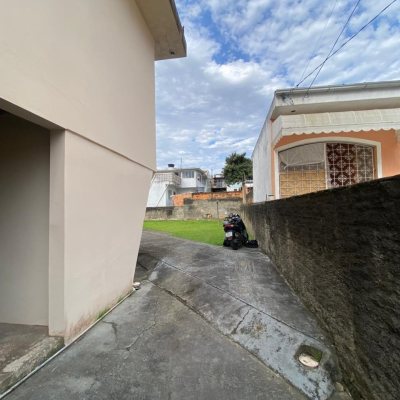 Casa Residencial com 110m², 3 quartos, 1 suíte, 4 garagens, no bairro Capoeiras em Florianópolis