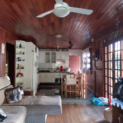 Sitio com 100m², 3 quartos, 1 suíte, 2 garagens, no bairro Vargem Pequena em Florianópolis