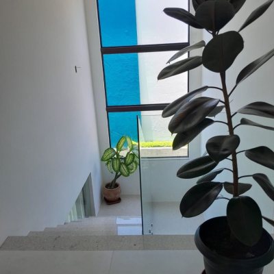 Casa em Condomínio com 288m², 4 quartos, 4 suítes, 4 garagens, no bairro Cachoeira Do Bom Jesus em Florianópolis