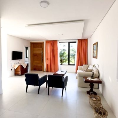 Casa em Condomínio com 288m², 4 quartos, 4 suítes, 4 garagens, no bairro Cachoeira Do Bom Jesus em Florianópolis