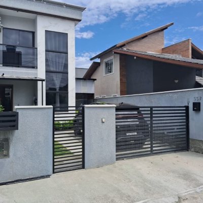 Casa Residencial com 88m², 2 quartos, 2 suítes, 1 garagem, no bairro São João Do Rio Vermelho em Florianópolis