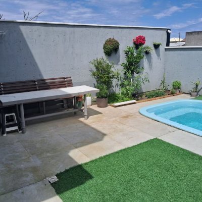 Casa Residencial com 88m², 2 quartos, 2 suítes, 1 garagem, no bairro São João Do Rio Vermelho em Florianópolis