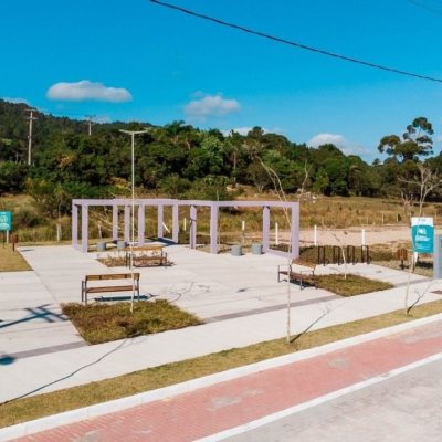 Sobrado Residencial com 85m², 2 quartos, 2 suítes, 1 garagem, no bairro Canasvieiras em Florianópolis