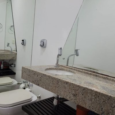 Apartamentos com 131m², 3 quartos, 1 suíte, 2 garagens, no bairro Centro em Florianópolis