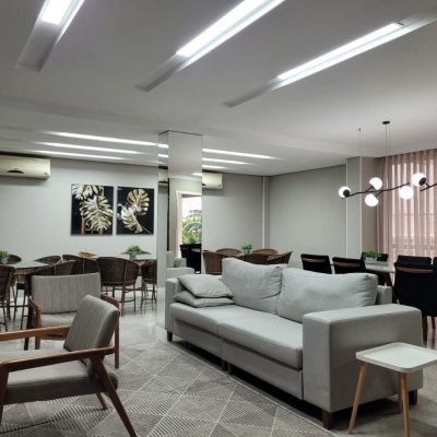 Apartamentos com 131m², 3 quartos, 1 suíte, 2 garagens, no bairro Centro em Florianópolis