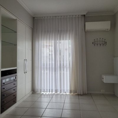 Apartamentos com 131m², 3 quartos, 1 suíte, 2 garagens, no bairro Centro em Florianópolis