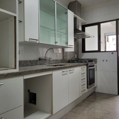 Apartamentos com 131m², 3 quartos, 1 suíte, 2 garagens, no bairro Centro em Florianópolis