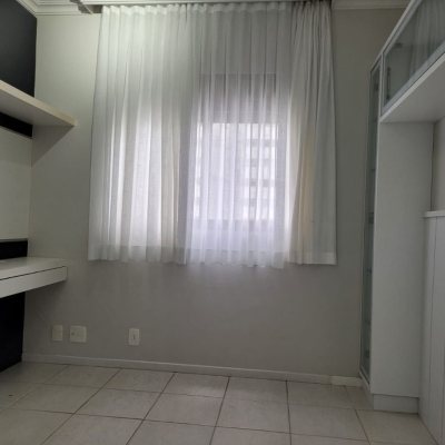 Apartamentos com 131m², 3 quartos, 1 suíte, 2 garagens, no bairro Centro em Florianópolis