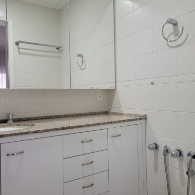 Apartamentos com 131m², 3 quartos, 1 suíte, 2 garagens, no bairro Centro em Florianópolis