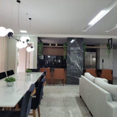 Apartamentos com 131m², 3 quartos, 1 suíte, 2 garagens, no bairro Centro em Florianópolis