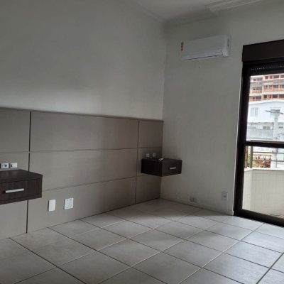 Apartamentos com 131m², 3 quartos, 1 suíte, 2 garagens, no bairro Centro em Florianópolis