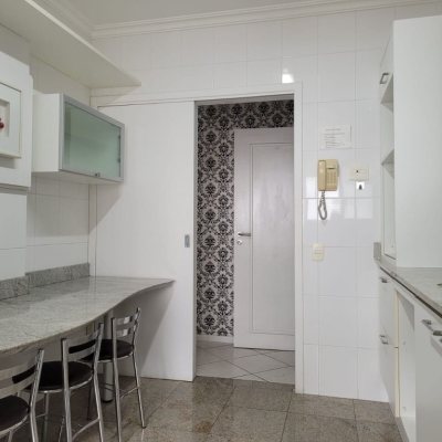 Apartamentos com 131m², 3 quartos, 1 suíte, 2 garagens, no bairro Centro em Florianópolis