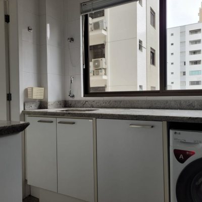 Apartamentos com 131m², 3 quartos, 1 suíte, 2 garagens, no bairro Centro em Florianópolis