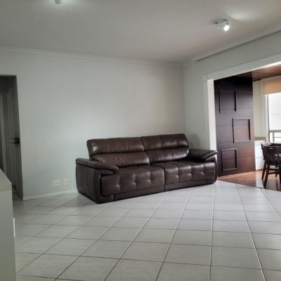 Apartamentos com 131m², 3 quartos, 1 suíte, 2 garagens, no bairro Centro em Florianópolis