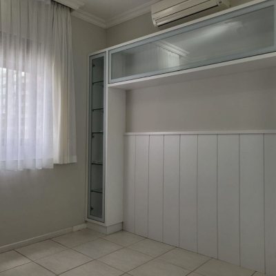 Apartamentos com 131m², 3 quartos, 1 suíte, 2 garagens, no bairro Centro em Florianópolis