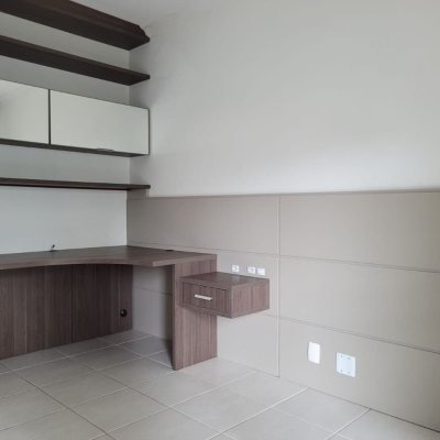 Apartamentos com 131m², 3 quartos, 1 suíte, 2 garagens, no bairro Centro em Florianópolis