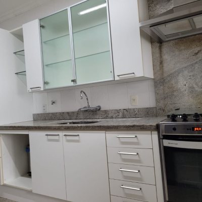 Apartamentos com 131m², 3 quartos, 1 suíte, 2 garagens, no bairro Centro em Florianópolis