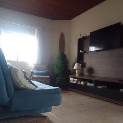 Casa Residencial com 180m², 4 quartos, 1 suíte, 4 garagens, no bairro Campeche em Florianópolis