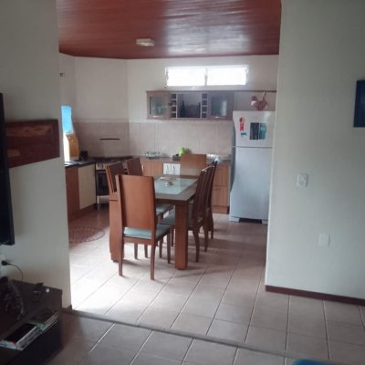 Casa Residencial com 180m², 4 quartos, 1 suíte, 4 garagens, no bairro Campeche em Florianópolis