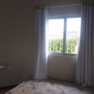 Casa Residencial com 180m², 4 quartos, 1 suíte, 4 garagens, no bairro Campeche em Florianópolis