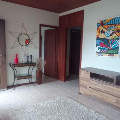 Casa Residencial com 180m², 4 quartos, 1 suíte, 4 garagens, no bairro Campeche em Florianópolis