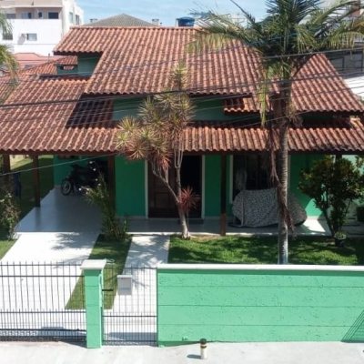 Casa Residencial com 340m², 3 quartos, 1 suíte, 3 garagens, no bairro Ingleses do Rio Vermelho em Florianópolis