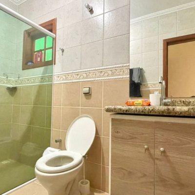 Casa Residencial com 340m², 3 quartos, 1 suíte, 3 garagens, no bairro Ingleses do Rio Vermelho em Florianópolis