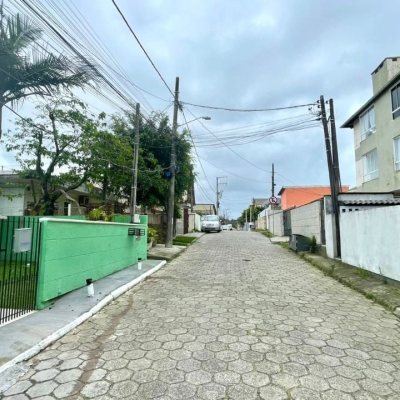Casa Residencial com 340m², 3 quartos, 1 suíte, 3 garagens, no bairro Ingleses do Rio Vermelho em Florianópolis