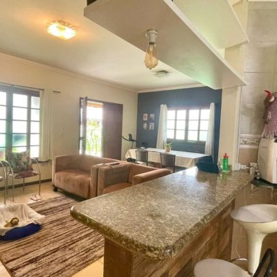 Casa Residencial com 340m², 3 quartos, 1 suíte, 3 garagens, no bairro Ingleses do Rio Vermelho em Florianópolis