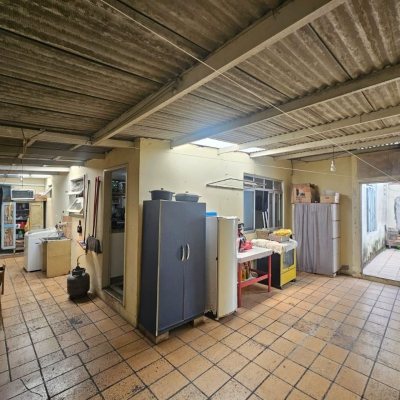 Casa Residencial/Comercial com 238m², no bairro Kobrasol em São José