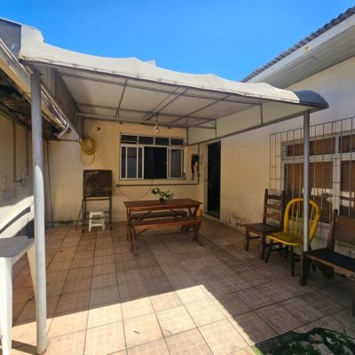 Casa Residencial/Comercial com 238m², no bairro Kobrasol em São José