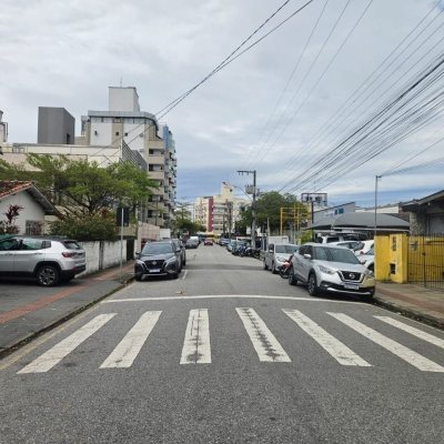 Casa Residencial/Comercial com 238m², no bairro Kobrasol em São José