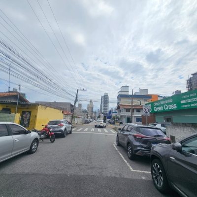 Casa Residencial/Comercial com 238m², no bairro Kobrasol em São José