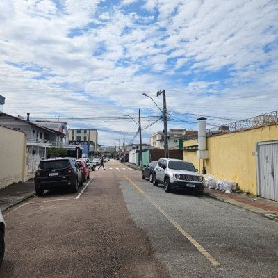 Casa Residencial/Comercial com 238m², no bairro Kobrasol em São José
