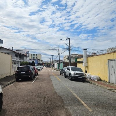 Casa Residencial/Comercial com 238m², no bairro Kobrasol em São José