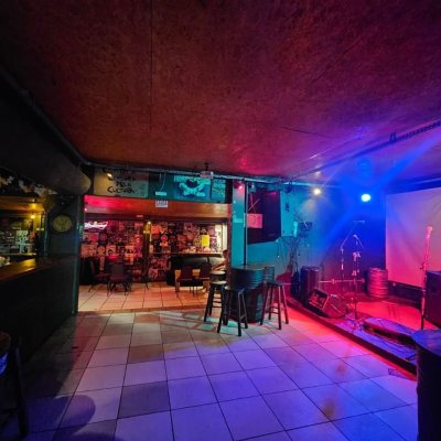 Casa Residencial/Comercial com 238m², no bairro Kobrasol em São José