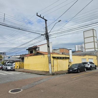 Casa Residencial/Comercial com 238m², no bairro Kobrasol em São José