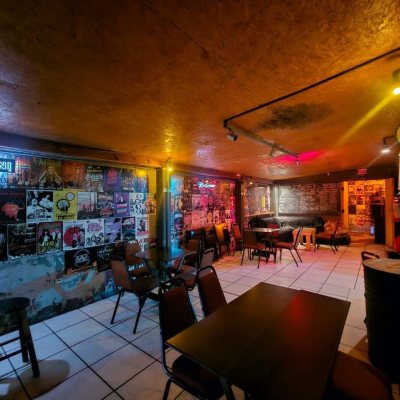 Casa Residencial/Comercial com 238m², no bairro Kobrasol em São José