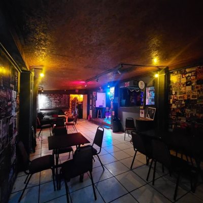 Casa Residencial/Comercial com 238m², no bairro Kobrasol em São José