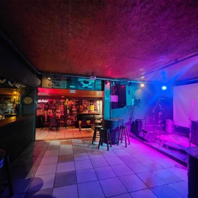 Casa Residencial/Comercial com 238m², no bairro Kobrasol em São José