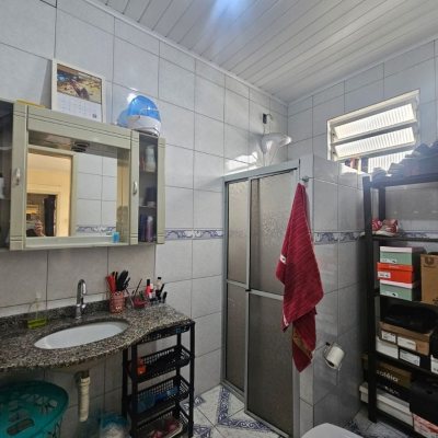 Casa Residencial/Comercial com 238m², no bairro Kobrasol em São José