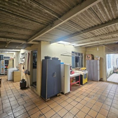 Casa Residencial/Comercial com 238m², no bairro Kobrasol em São José