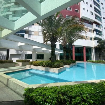 Apartamentos com 165m², 4 quartos, 4 suítes, 2 garagens, no bairro Centro em Florianópolis