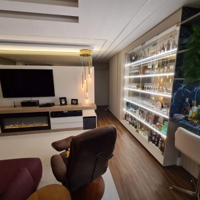 Apartamentos com 165m², 4 quartos, 4 suítes, 2 garagens, no bairro Centro em Florianópolis