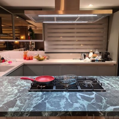 Apartamentos com 165m², 4 quartos, 4 suítes, 2 garagens, no bairro Centro em Florianópolis