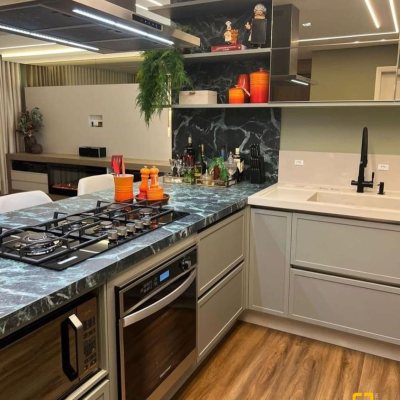 Apartamentos com 165m², 4 quartos, 4 suítes, 2 garagens, no bairro Centro em Florianópolis