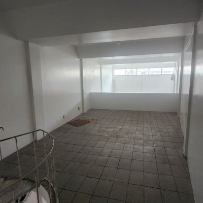 Loja com 90m², no bairro Trindade em Florianópolis